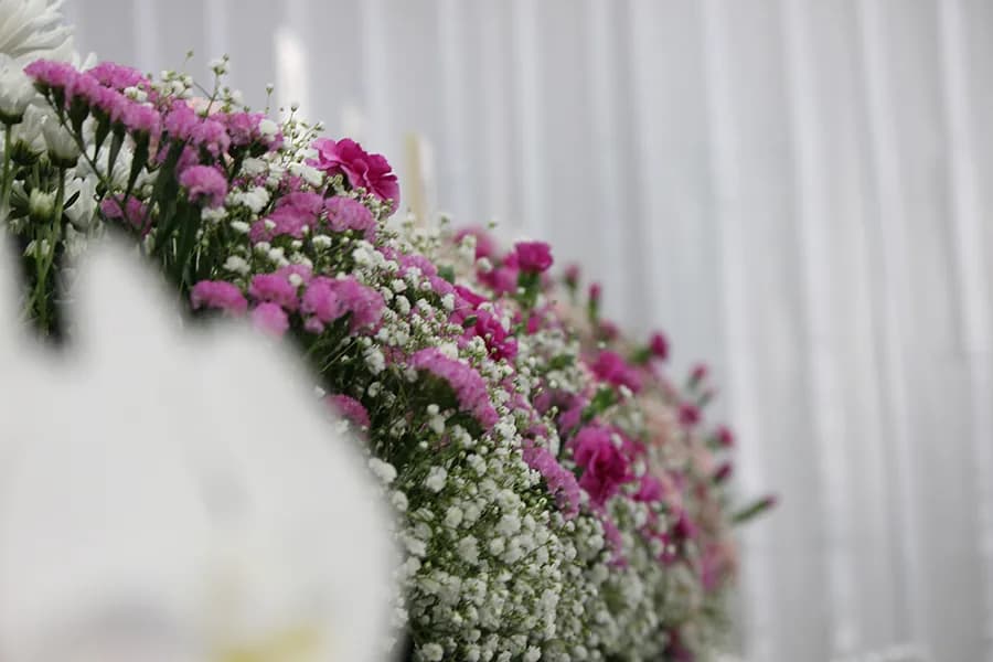 実家が花屋です。祭壇を自分たちで飾ることはできますか？