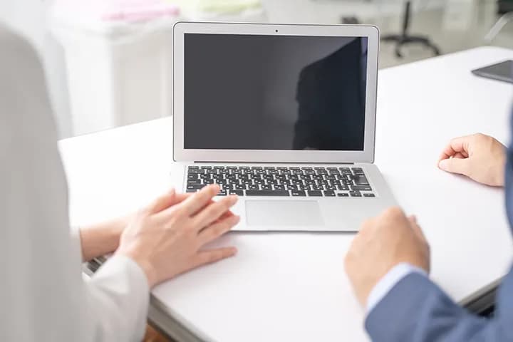 生活保護を受けていた家族が亡くなり、土日に役所へ申請できない場合はどうしたらよいですか？