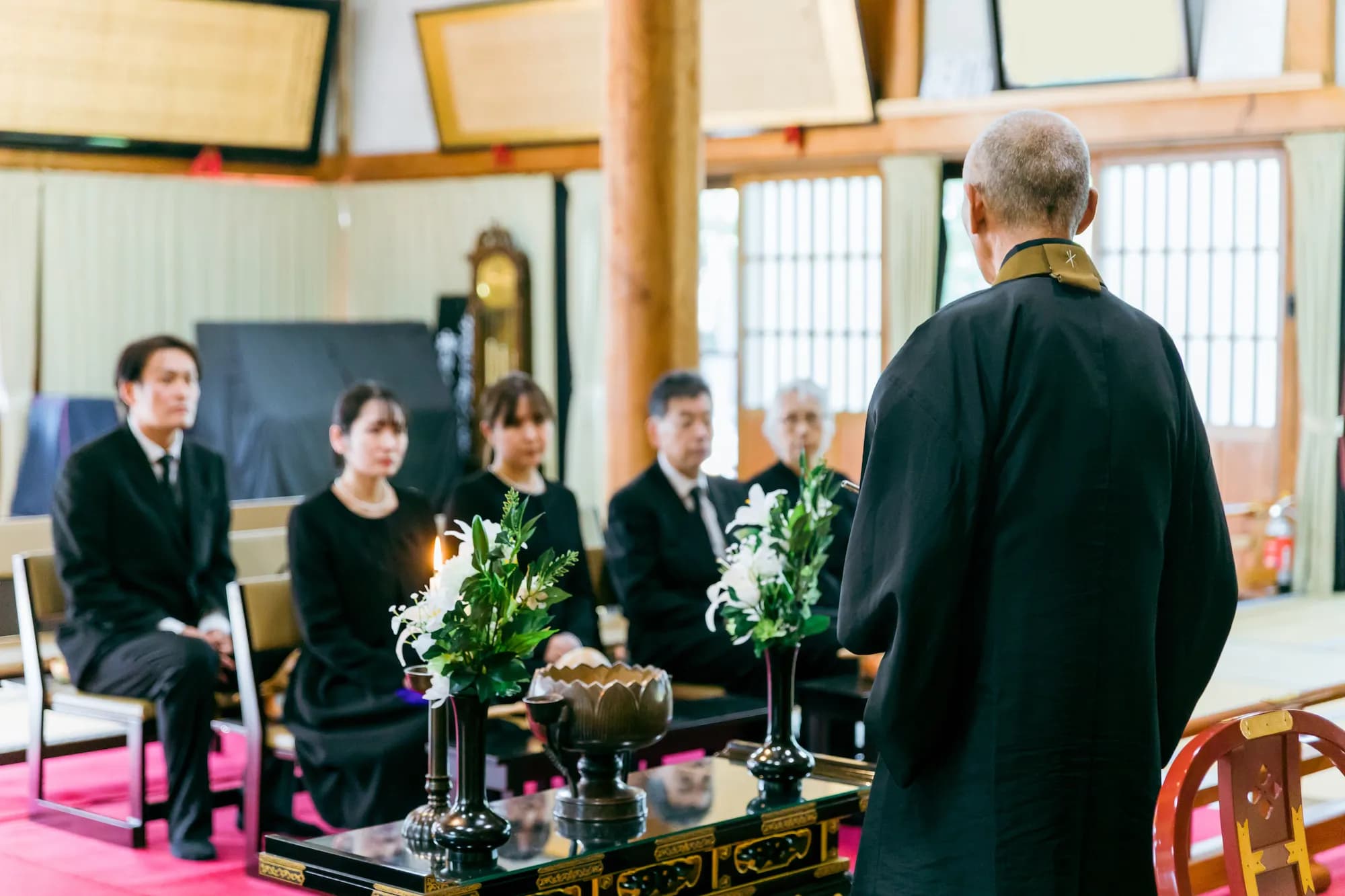 足立区で火葬のみのお葬式にお経を入れる場合、費用や流れはどうなりますか？