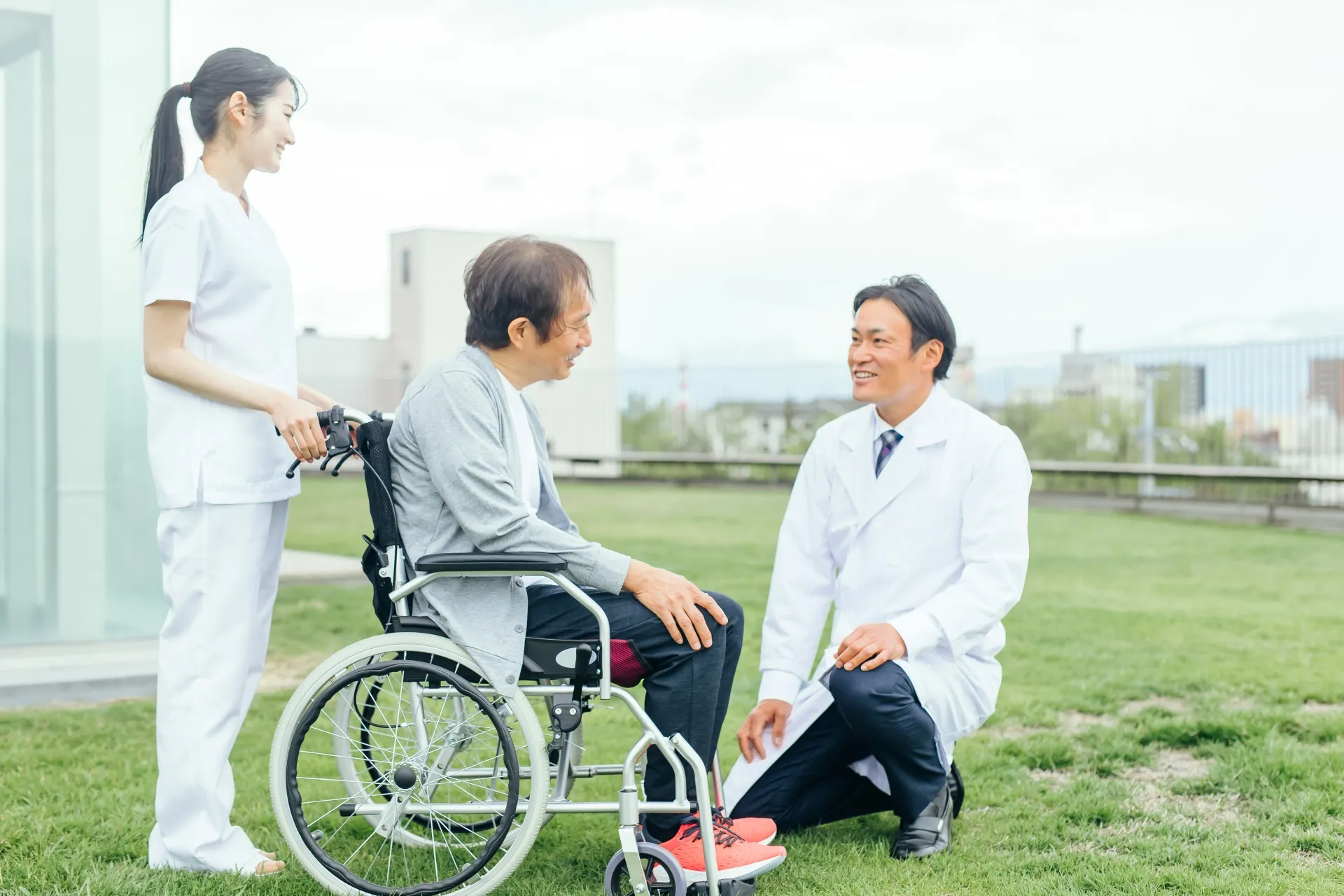 病院から紹介された葬儀社を断ると、病院に迷惑がかかる？