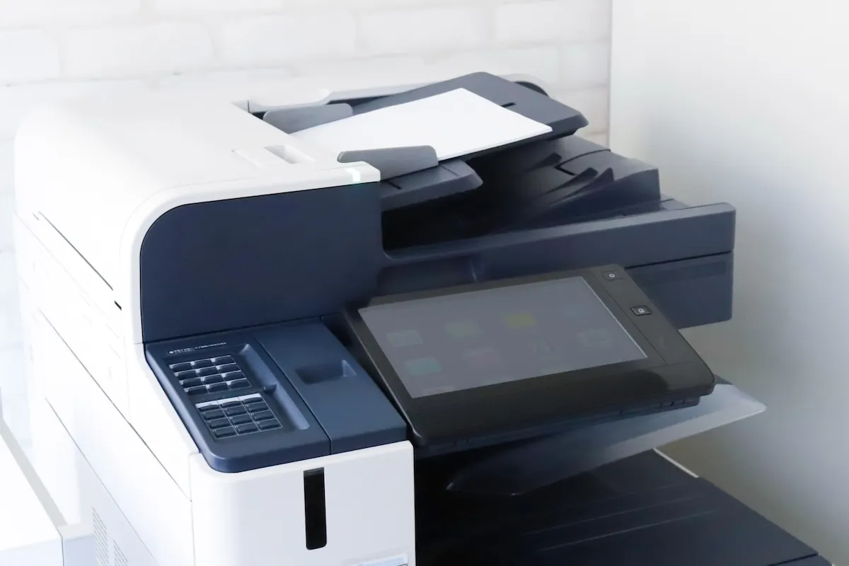 FAXなんて家にない!!供花をFAXでしか受け付けない葬儀社